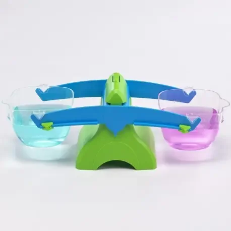 Espacio + Forma + Geometría Balanza con cubos 1/2 litro – instrumento de medida – ÚLTIMAS UNIDADES