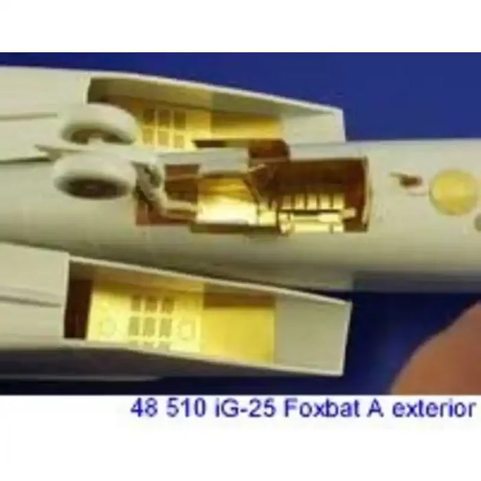 Mikoyan MiG-25 Foxbat A exterior (diseñado para ser ensamblado con maquetas de Revell)